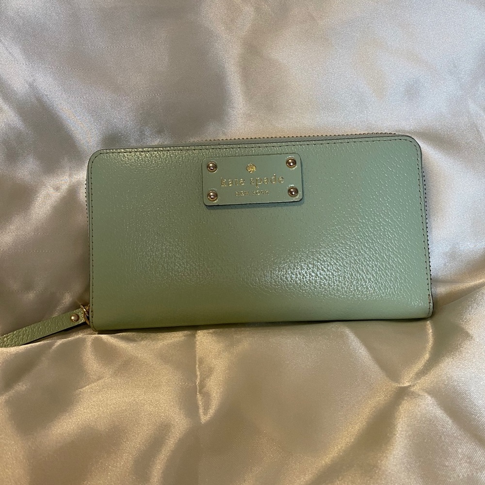 Mint Green Kate Spade Wallet (Zip Closure)